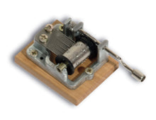 Load image into Gallery viewer, Music Box - paper box & crank